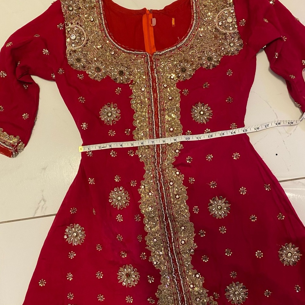 Pakistani Wedding Gown / Dress - Picture 7 of 11